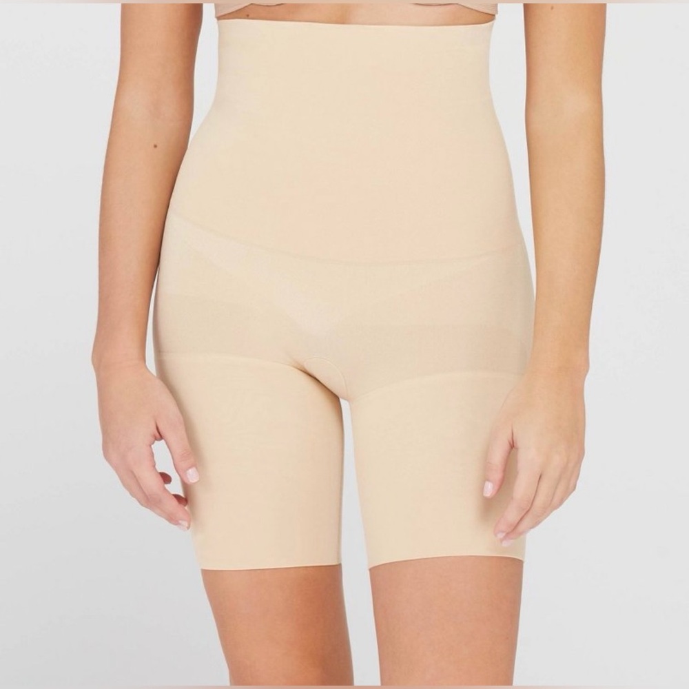 SPANX SPANXsculpt Remarkable Results High-Waisted Mid-Thigh Shapewear Shorts